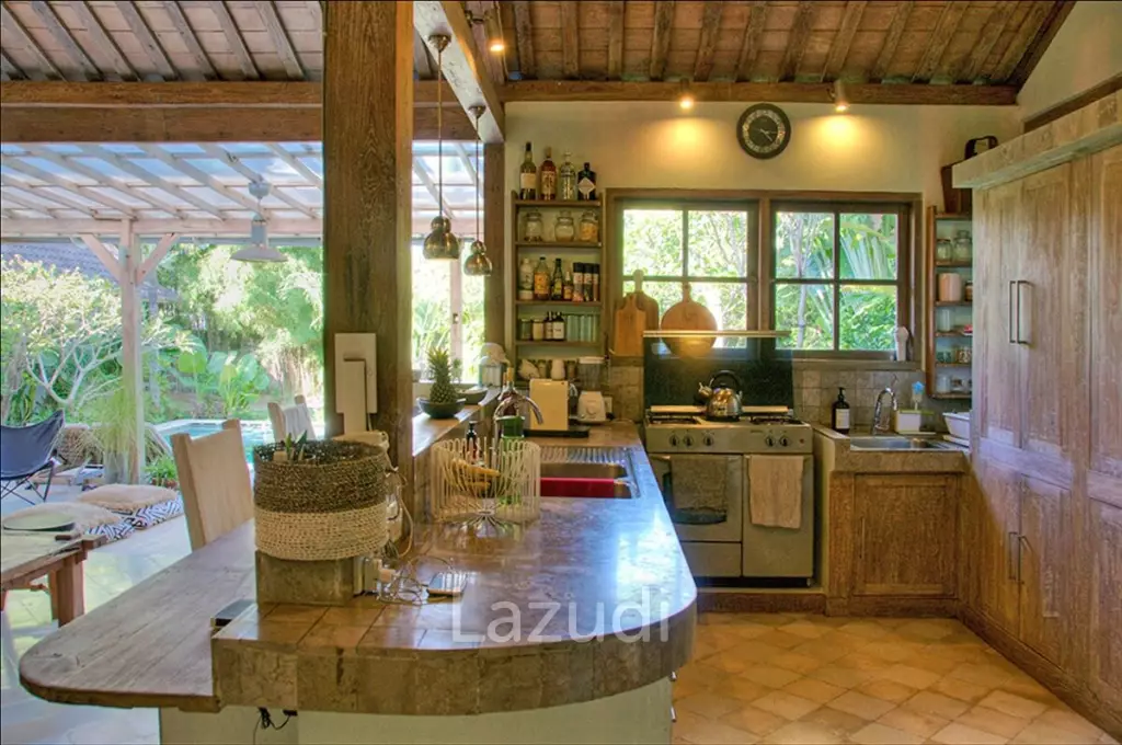 Beautiful 5 Bedrooms Villa in Quiet Central Kerobokan