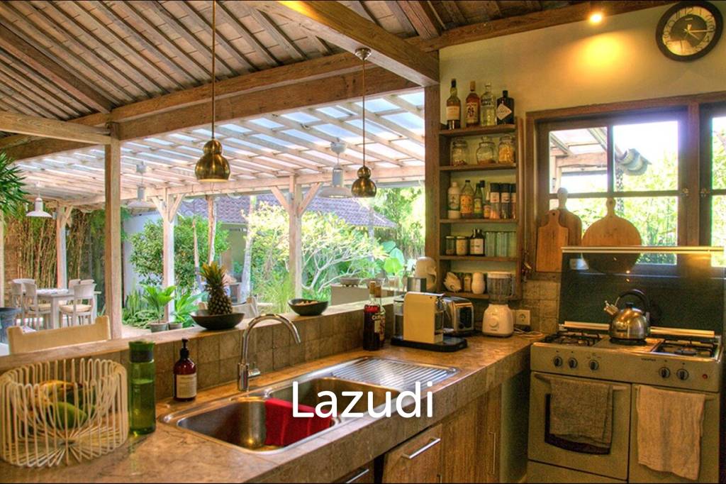 Beautiful 5 Bedrooms Villa in Quiet Central Kerobokan