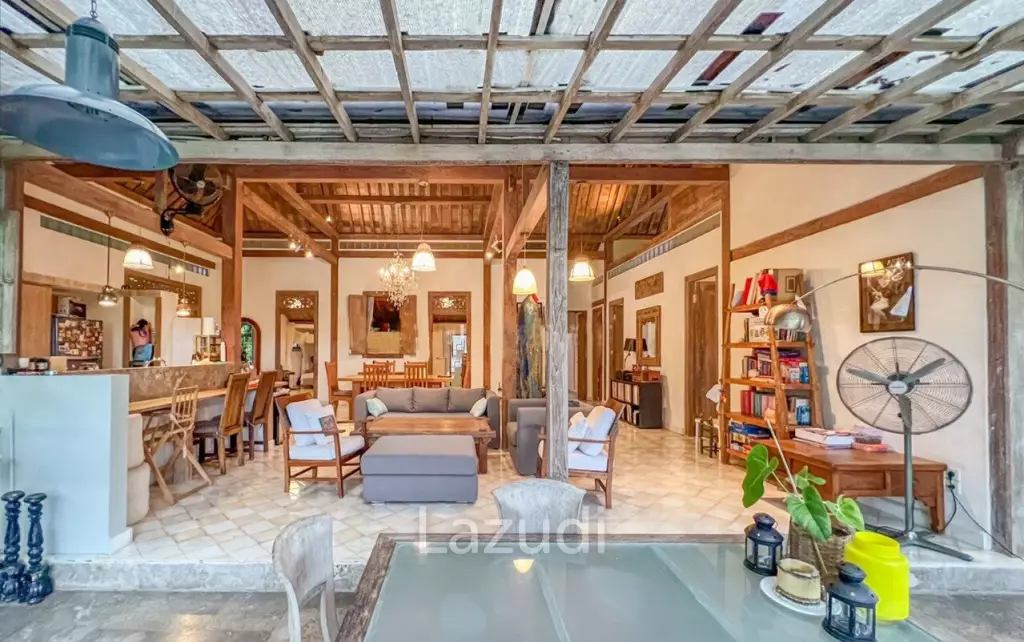 Beautiful 5 Bedrooms Villa in Quiet Central Kerobokan