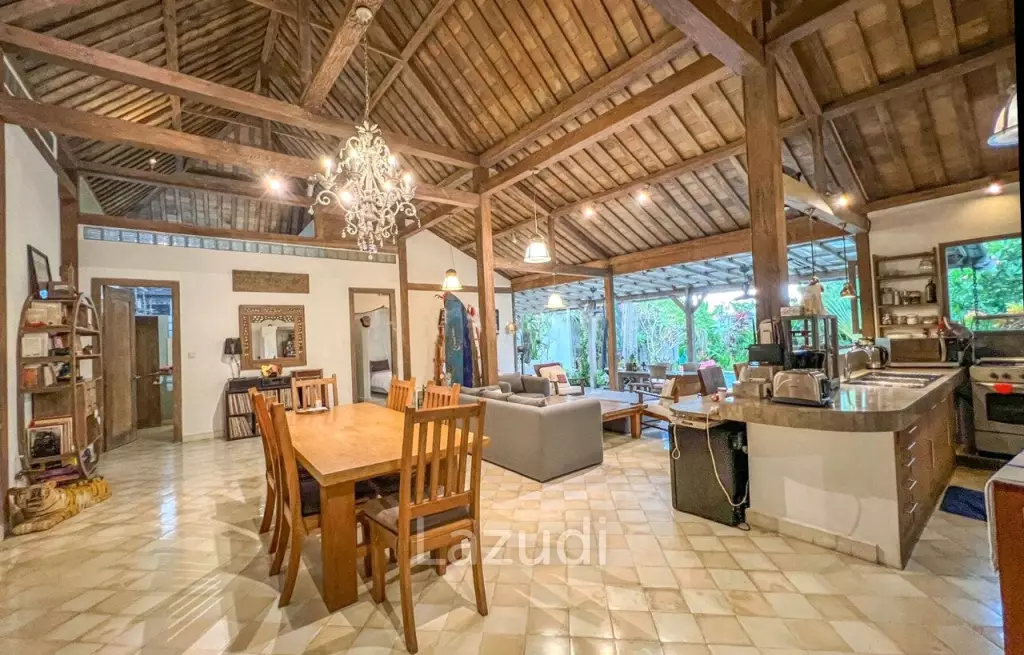 Beautiful 5 Bedrooms Villa in Quiet Central Kerobokan