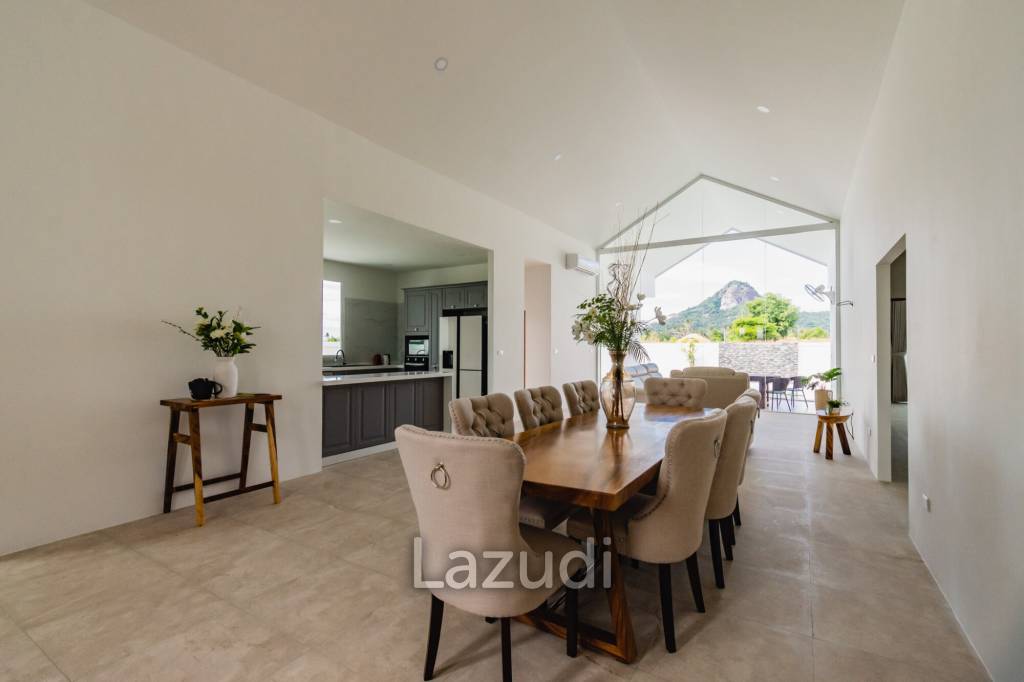4 Bed 3 Bath 250 SQ.M Weaver Villas
