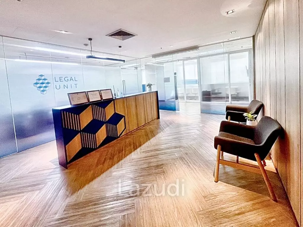 Office space 206 SQ.M for rent in Huaykwang