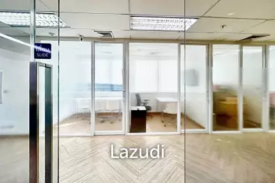 Office space 206 SQ.M for rent in Huaykwang