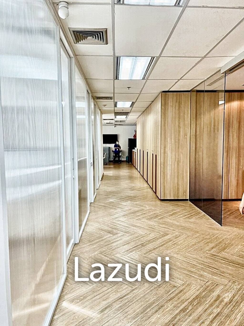 Office space 206 SQ.M for rent in Huaykwang