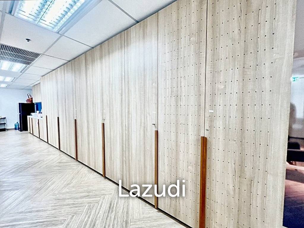 Office space 206 SQ.M for rent in Huaykwang