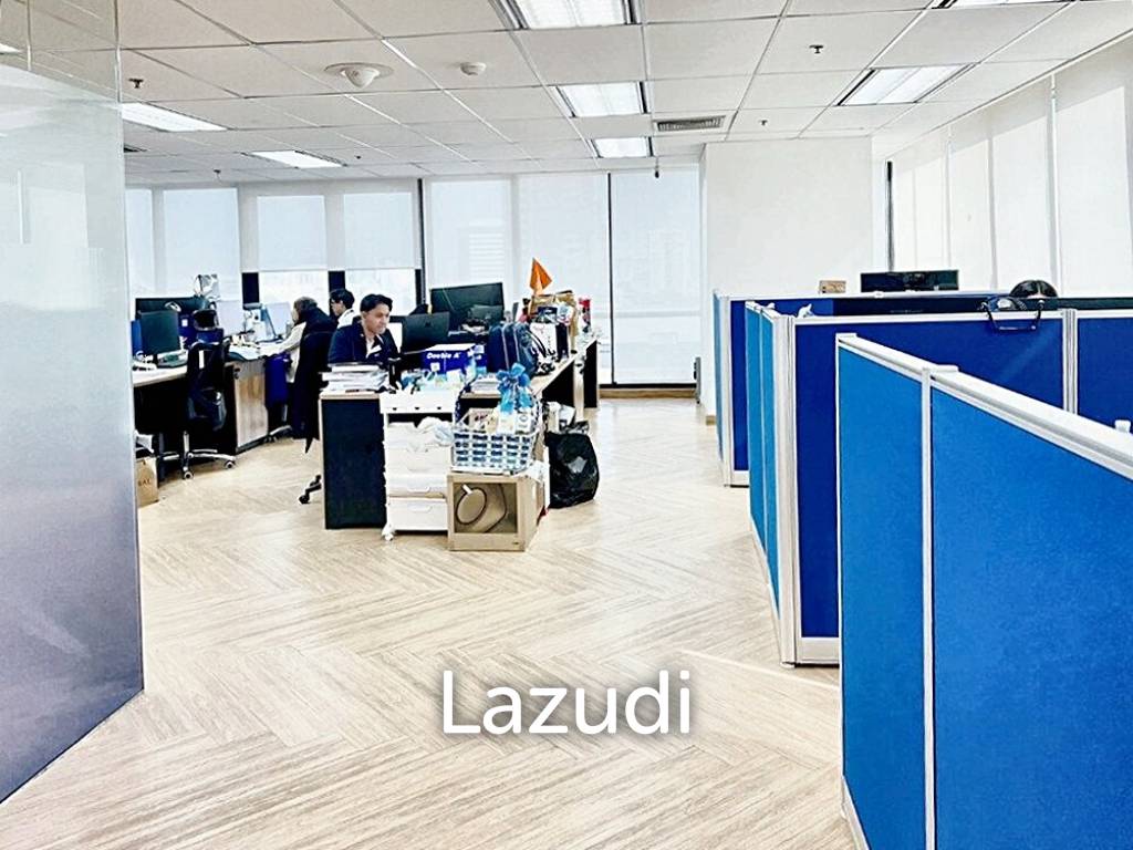 Office space 206 SQ.M for rent in Huaykwang