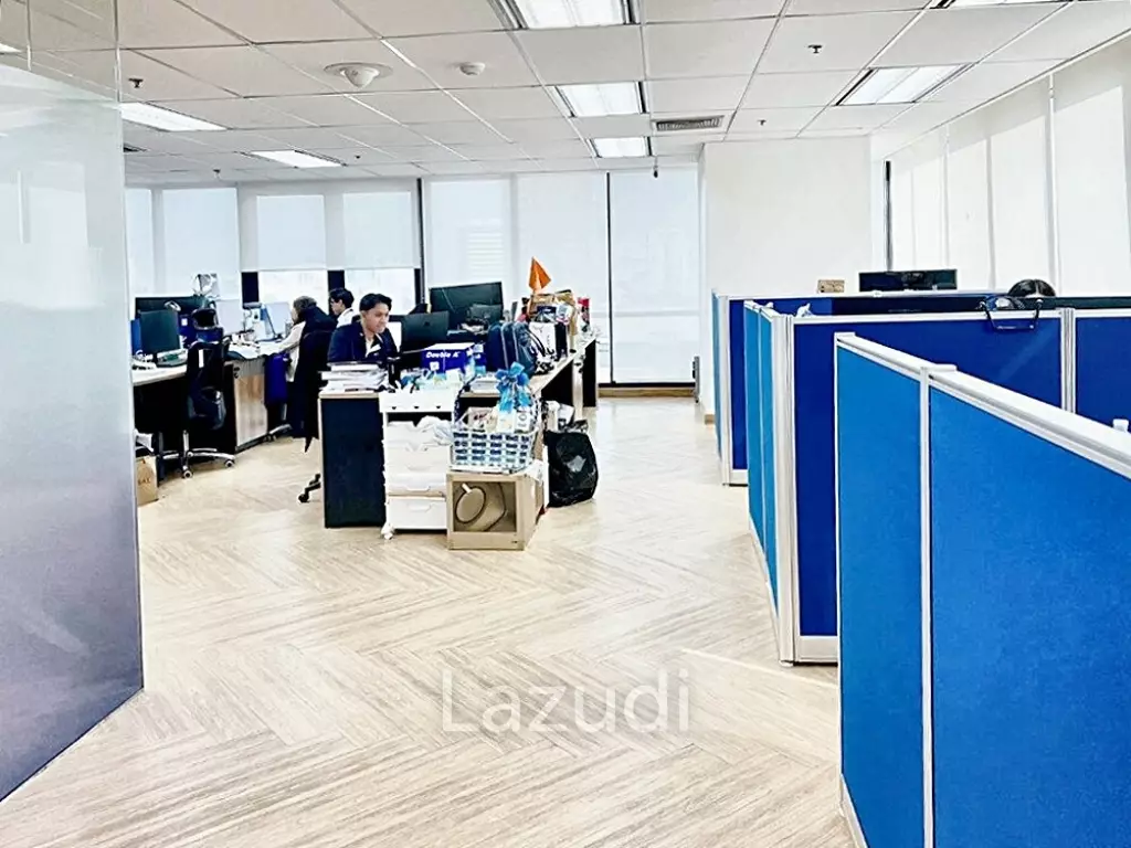 Office space 206 SQ.M for rent in Huaykwang