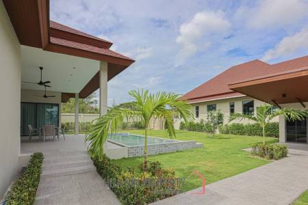 Panorama Black Mountain: 3 Bedrooms Pool Villa