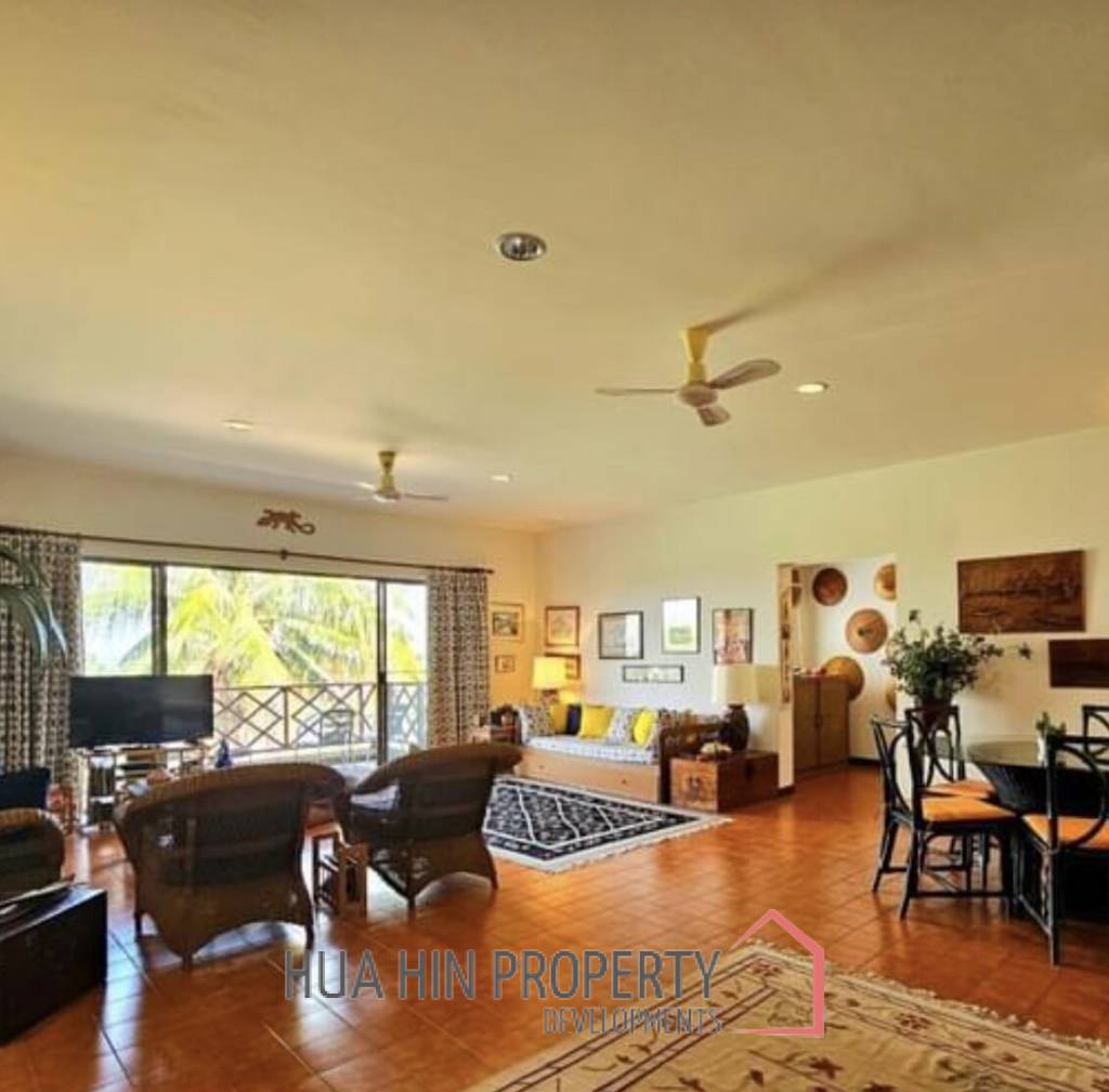 PALM HILL CONDO  : 2 bed stunning view