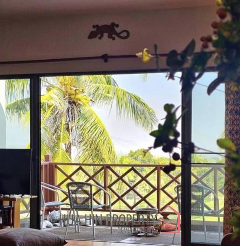 PALM HILL CONDO  : 2 bed stunning view