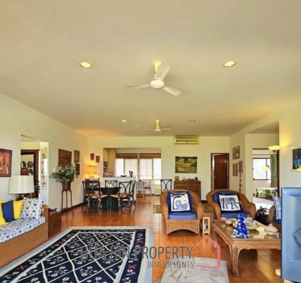 PALM HILL CONDO  : 2 bed stunning view