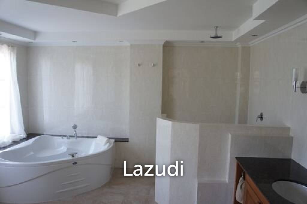 Unique 10 Bed Villa on Golf Course also suitable as a Boutique Hotel