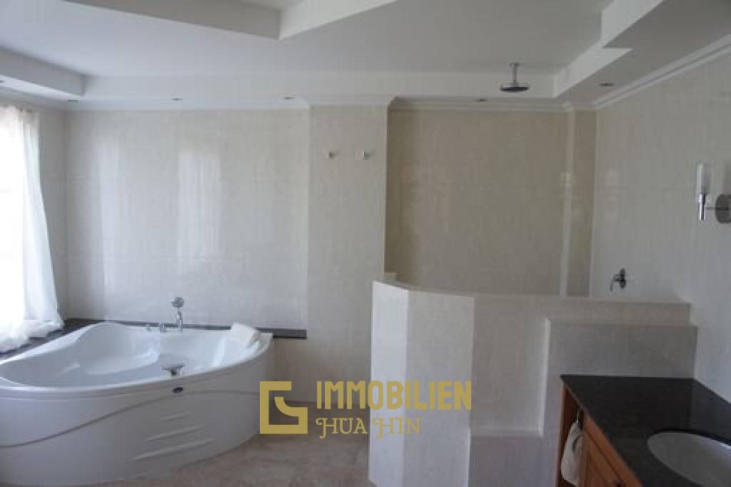 6,400 metro cuadrado 10 ` 13 Baño Villa de Venta