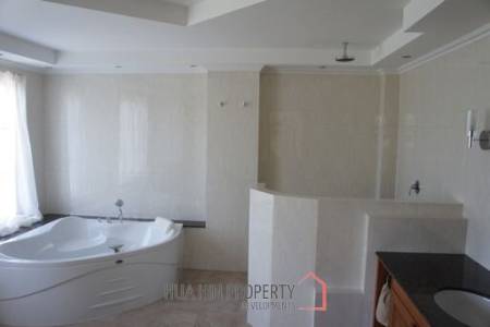 Unique 10 Bed Villa on Golf Course also suitable as a Boutique Hotel
