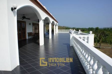 Unique 10 Bed Villa on Golf Course also suitable as a Boutique Hotel