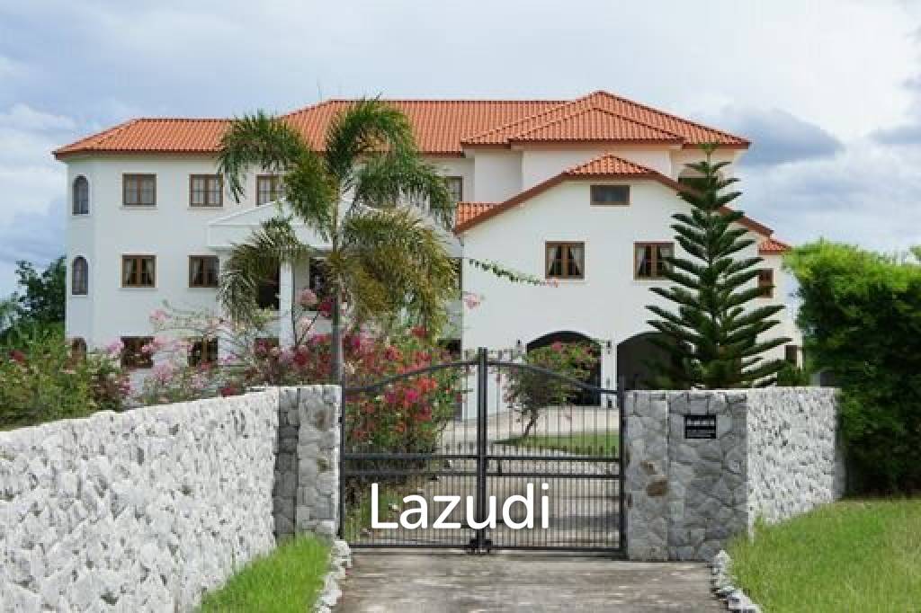 Unique 10 Bed Villa on Golf Course also suitable as a Boutique Hotel