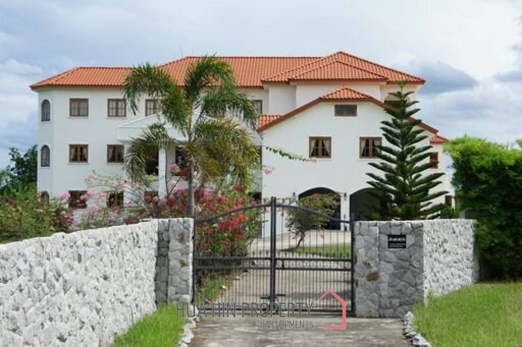 Unique 10 Bed Villa on Golf Course also suitable as a Boutique Hotel
