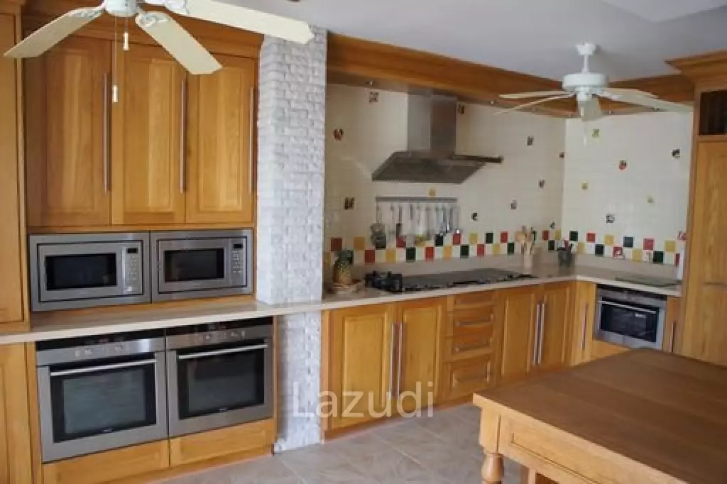 Unique 10 Bed Villa on Golf Course also suitable as a Boutique Hotel