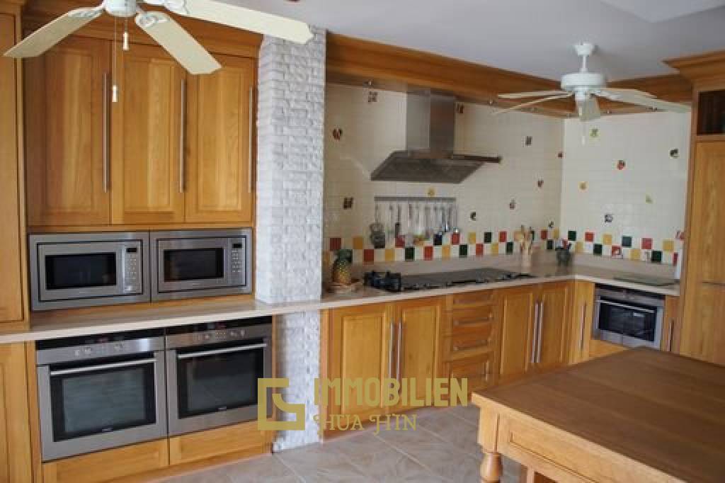 6,400 metro cuadrado 10 ` 13 Baño Villa de Venta