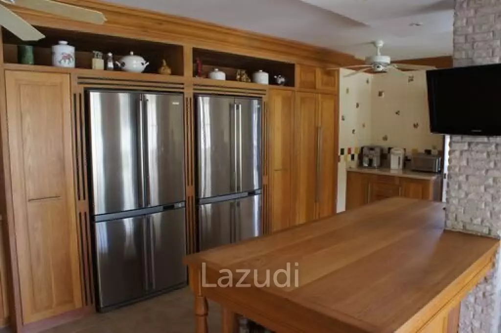 Unique 10 Bed Villa on Golf Course also suitable as a Boutique Hotel