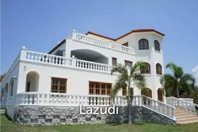 Unique 10 Bed Villa on Golf Course also suitable as a Boutique Hotel