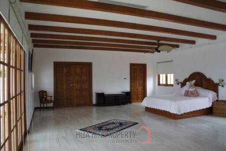 Unique 10 Bed Villa on Golf Course also suitable as a Boutique Hotel