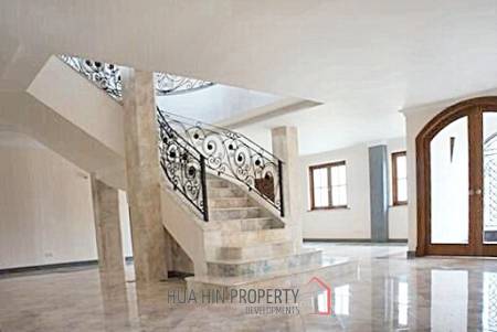 Unique 10 Bed Villa on Golf Course also suitable as a Boutique Hotel