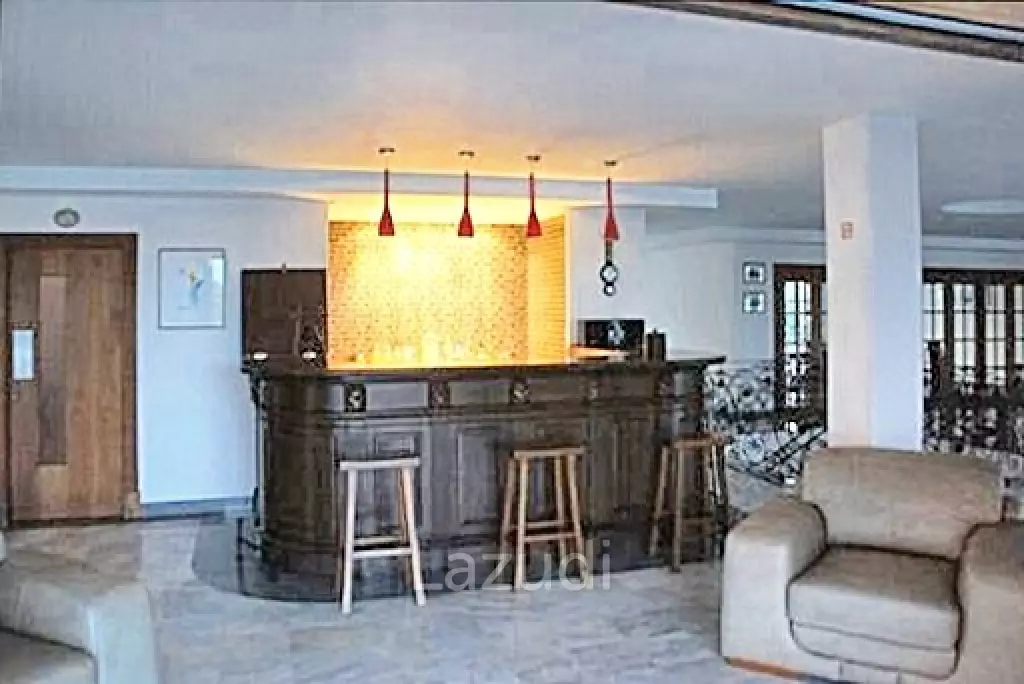 Unique 10 Bed Villa on Golf Course also suitable as a Boutique Hotel