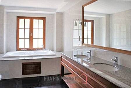 Unique 10 Bed Villa on Golf Course also suitable as a Boutique Hotel