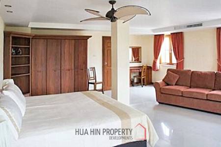 Unique 10 Bed Villa on Golf Course also suitable as a Boutique Hotel