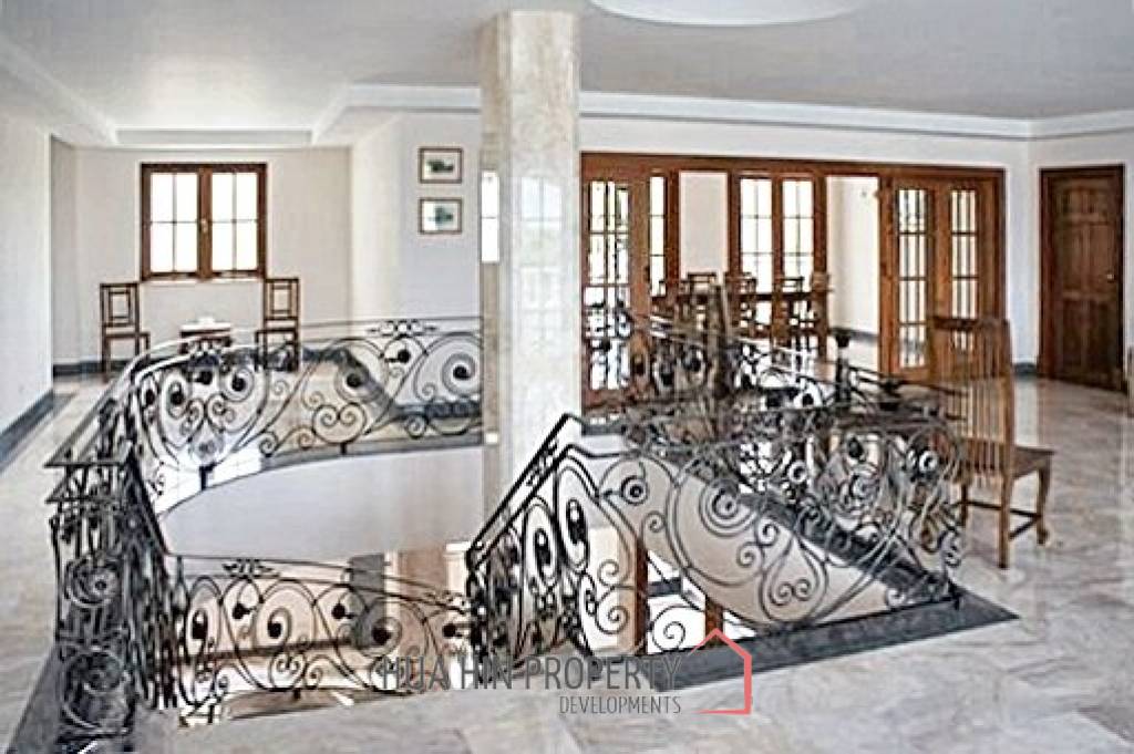 Unique 10 Bed Villa on Golf Course also suitable as a Boutique Hotel