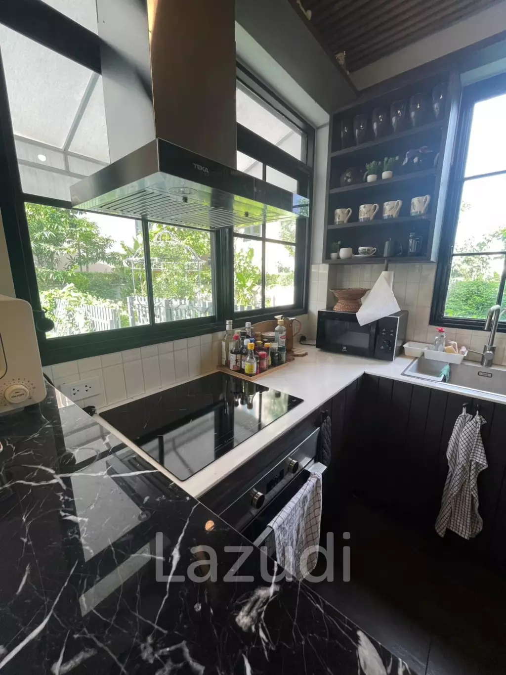 Land with edifice 1,440 SQ.M Yen Akat Road