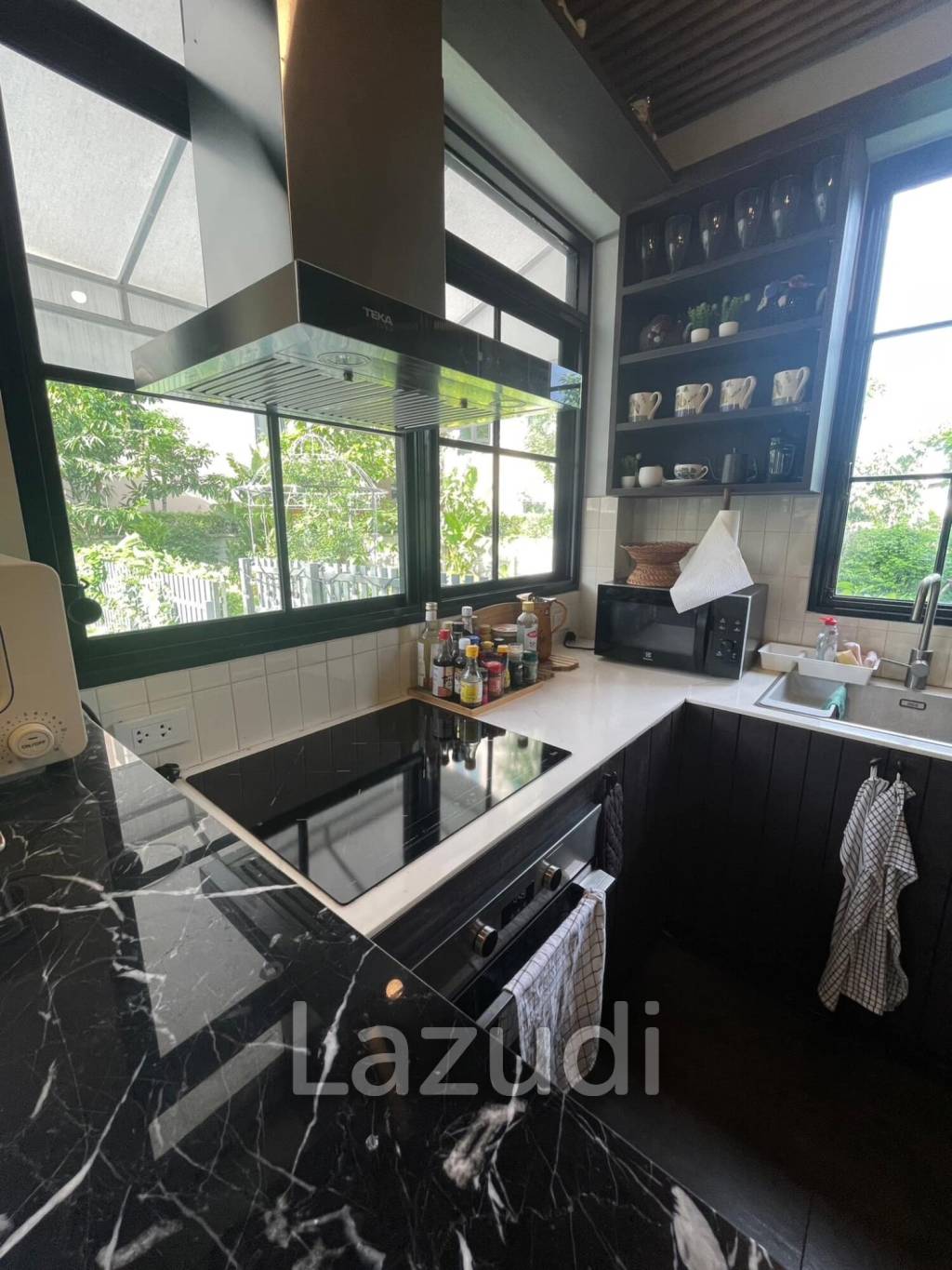 Land with edifice 1,440 SQ.M Yen Akat Road