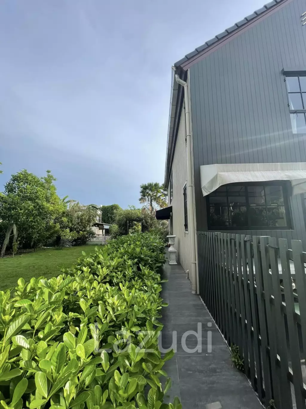 Land with edifice 1,440 SQ.M Yen Akat Road