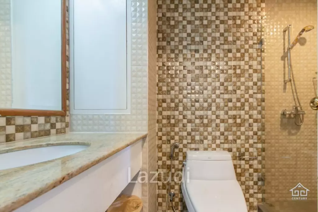 DUSIT THANI : 2 bed condo on 7th floor with sea view