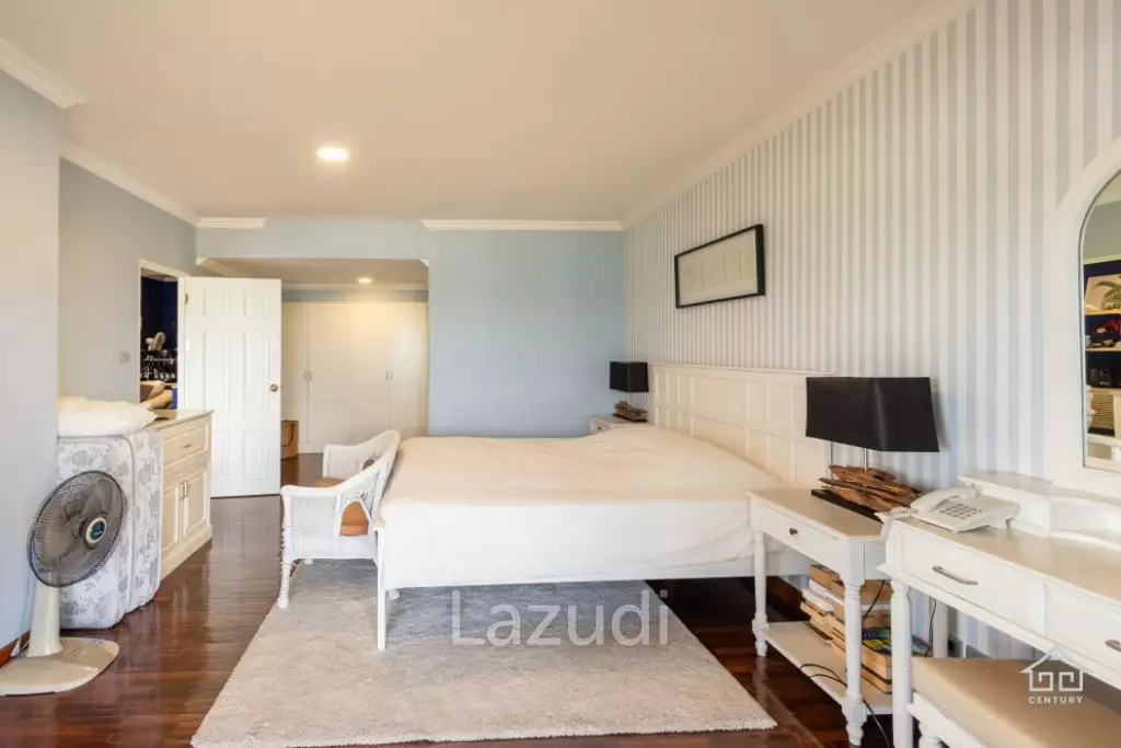DUSIT THANI : 2 bed condo on 7th floor with sea view
