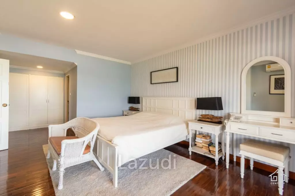 DUSIT THANI : 2 bed condo on 7th floor with sea view
