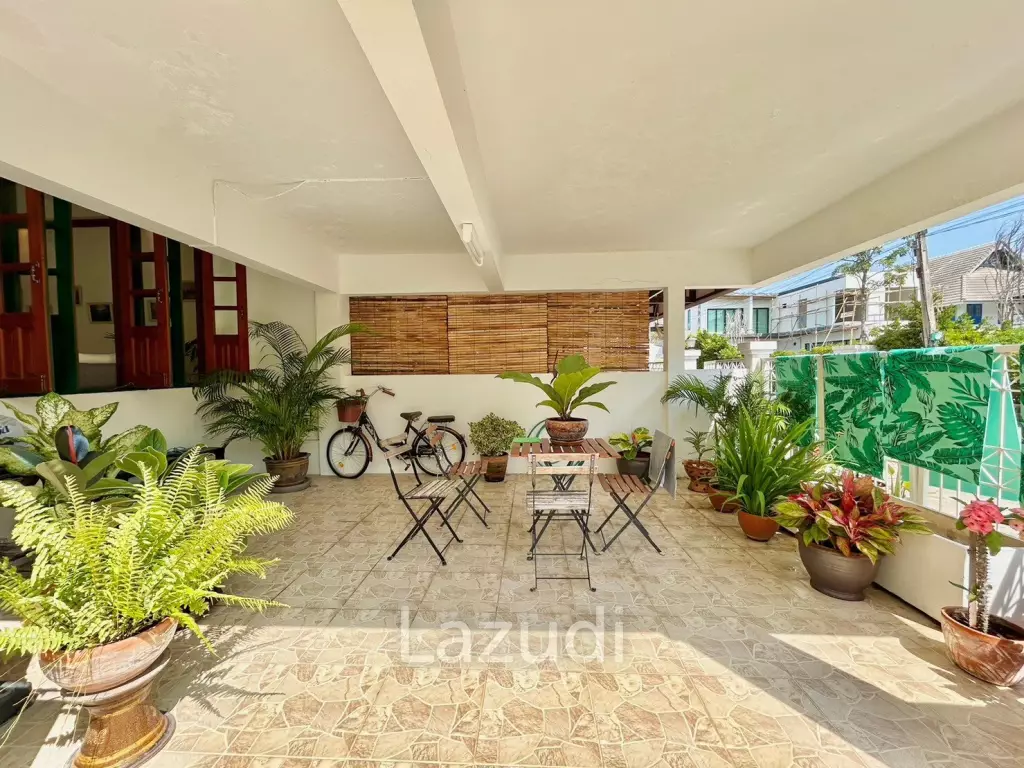 3 Storey 3 Bedroom Townhouse Just 50 m From The Beach