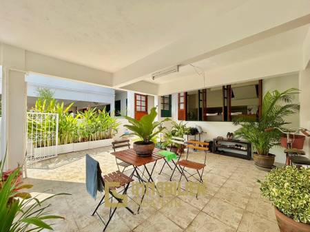 3 Storey 3 Bedroom Townhouse Just 50 m From The Beach