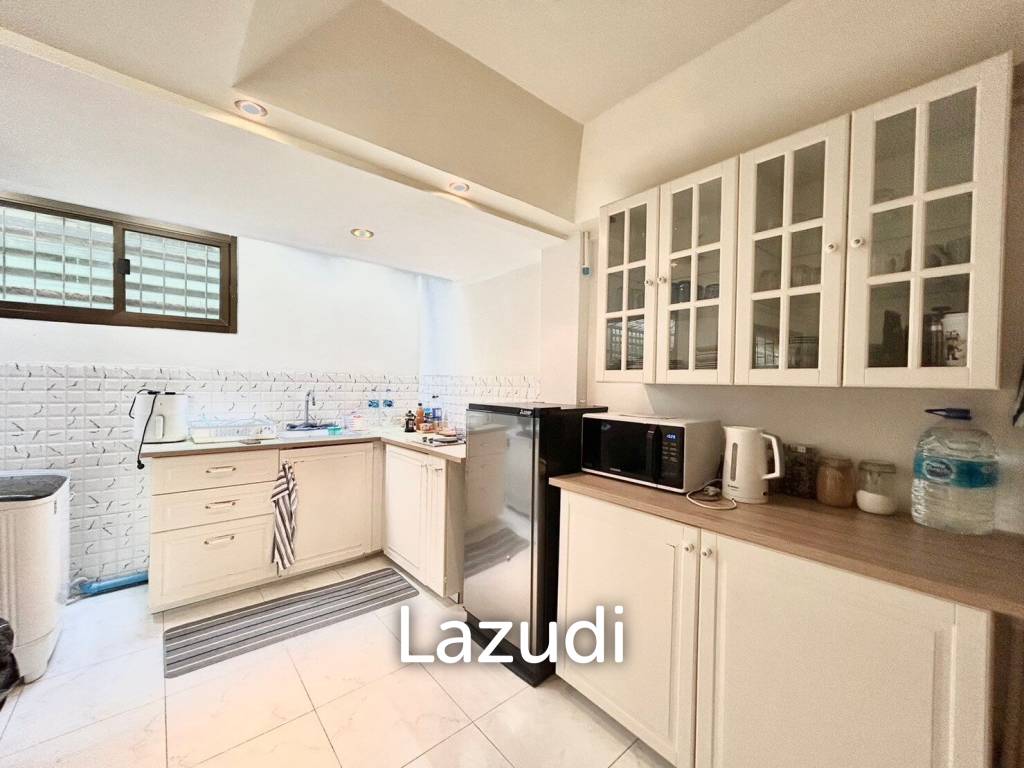 3 Storey 3 Bedroom Townhouse Just 50 m From The Beach