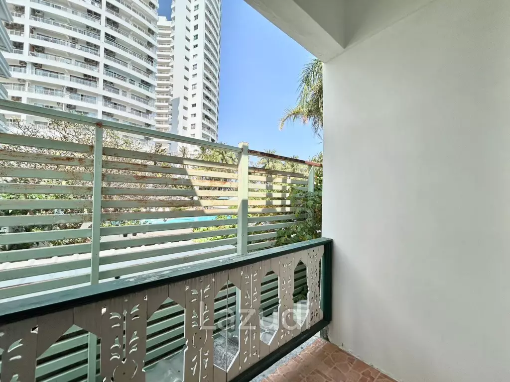 3 Storey 3 Bedroom Townhouse Just 50 m From The Beach