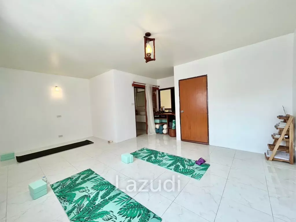 3 Storey 3 Bedroom Townhouse Just 50 m From The Beach