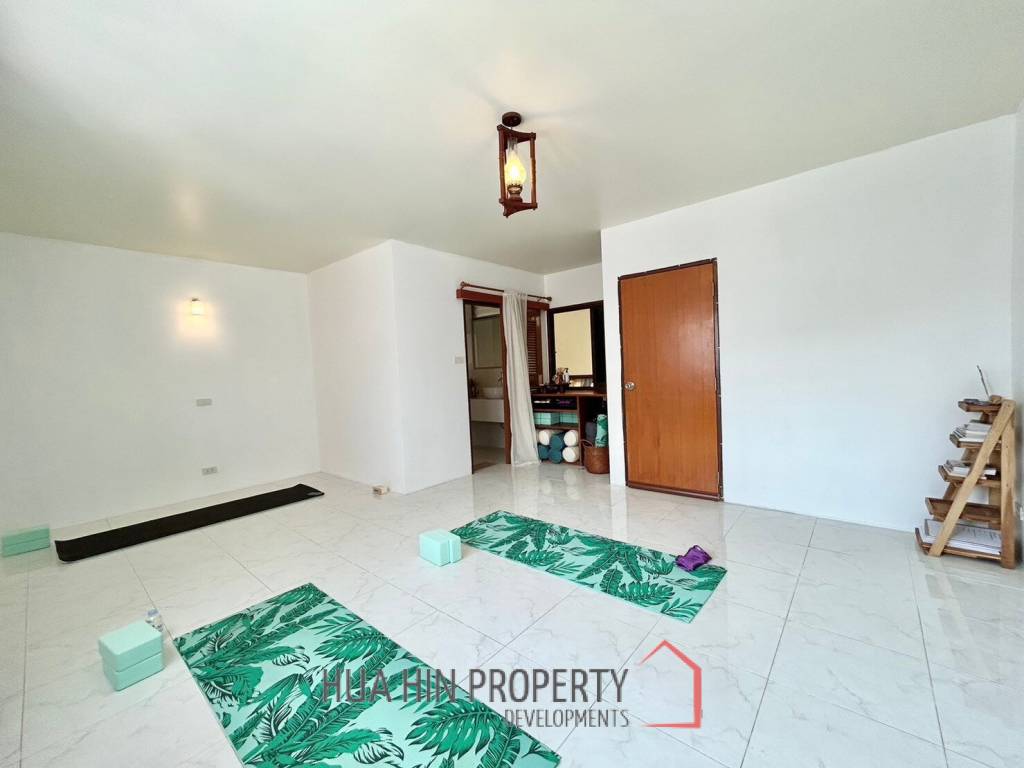 3 Storey 3 Bedroom Townhouse Just 50 m From The Beach