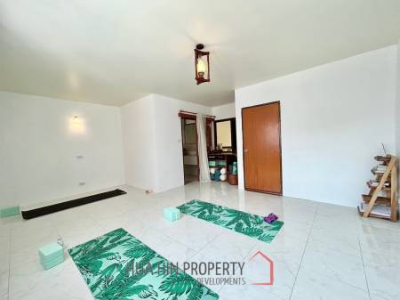 3 Storey 3 Bedroom Townhouse Just 50 m From The Beach