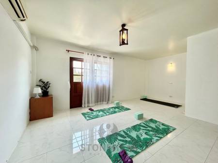3 Storey 3 Bedroom Townhouse Just 50 m From The Beach
