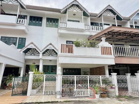 3 Storey 3 Bedroom Townhouse Just 50 m From The Beach