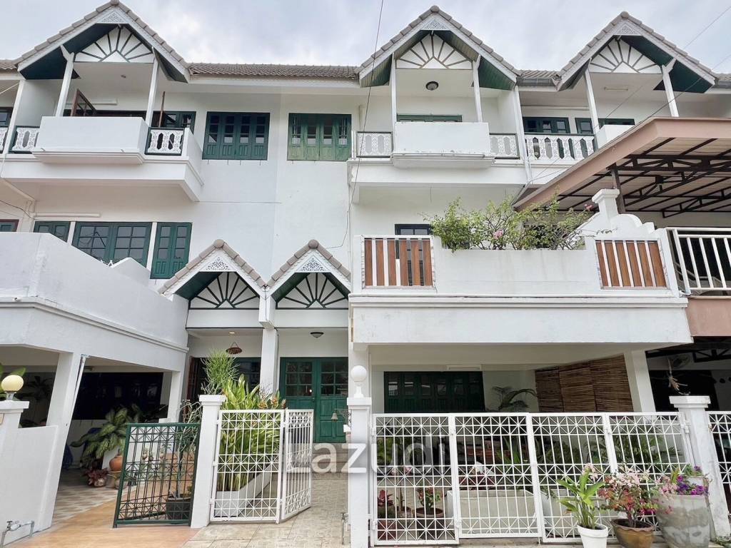 3 Storey 3 Bedroom Townhouse Just 50 m From The Beach