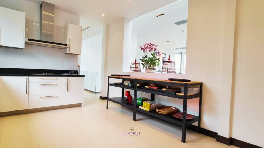 Luxurious 3-Bedroom Penthouse Apartment in Choeng Thale, Phuket