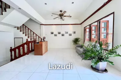 3 Bedroom Townhouse Just 50m From The Beach