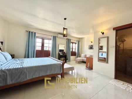 3 Bedroom Townhouse Just 50m From The Beach